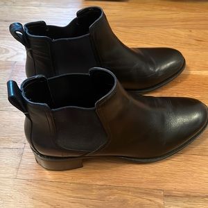 LIKE NEW COLE HAAN Cassie bootie